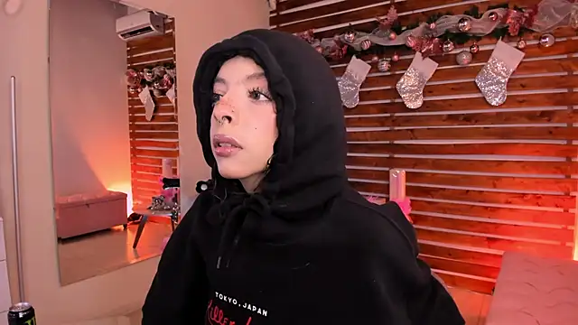 Sapphire Venuss online show from 18, 12, 2025