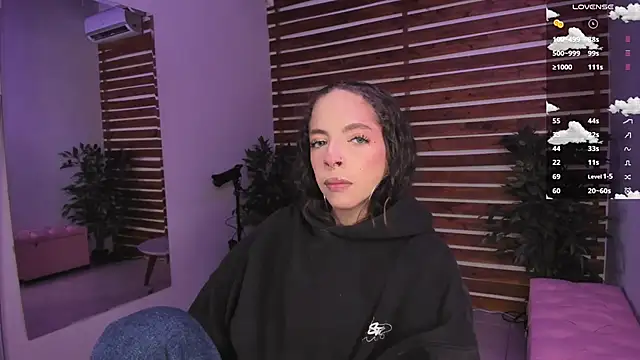 Sapphire Venuss online show from 23, 11, 2025