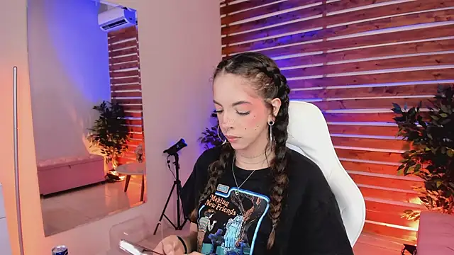 Sapphire Venuss online show from 7, 3, 2026