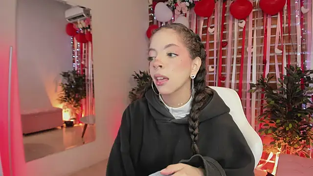 Sapphire Venuss online show from 16, 2, 2026