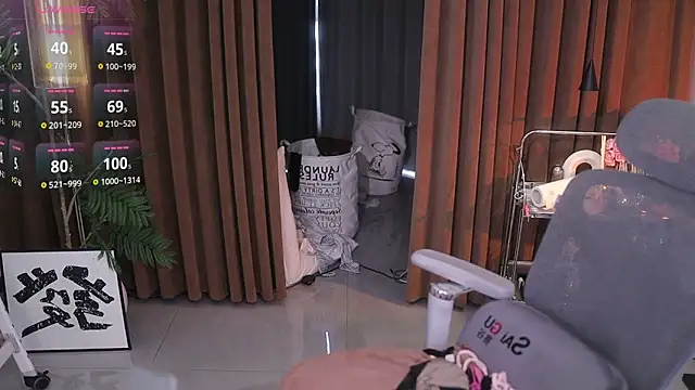 Evajoannana online show from 10, 4, 2026