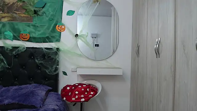 Snapshot of lily_f00x chatting on 11, 10, 2025 lily f00x online show from 11, 10, 2025