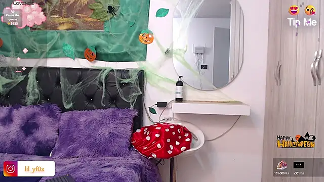 Snapshot of lily_f00x chatting on 11, 10, 2025 lily f00x online show from 11, 10, 2025