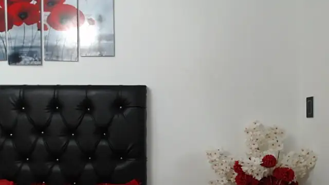 Snapshot of lily_f00x chatting on 24, 10, 2025 lily f00x online show from 24, 10, 2025