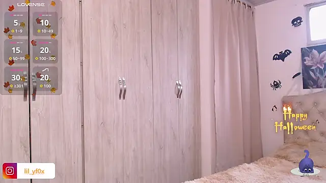 Snapshot of lily_f00x chatting on 24, 10, 2025 lily f00x online show from 24, 10, 2025