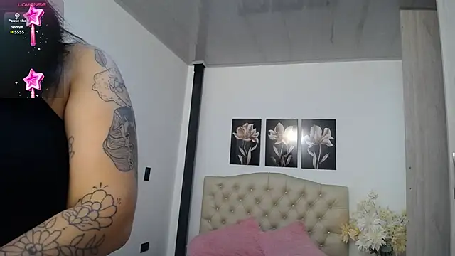 lily f00x online show from 10, 4, 2026