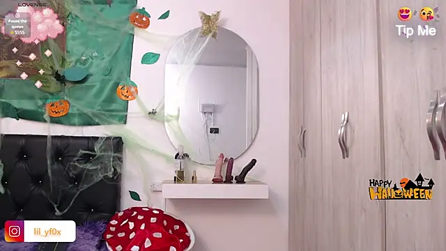 Snapshot of lily_f00x chatting on 15, 10, 2025 lily f00x online show from 15, 10, 2025