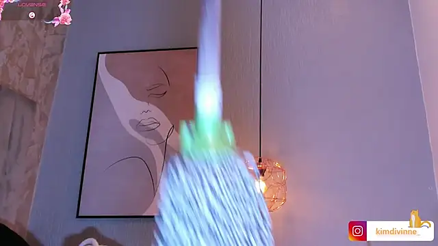 Snapshot of KimDevinne chatting on 6, 3, 2025 KimDevinne online show from 6, 3, 2025