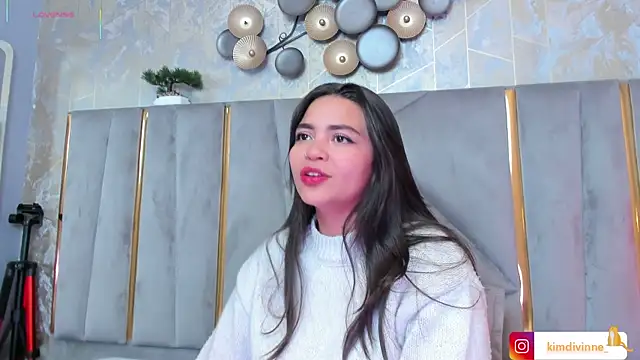 Snapshot of KimDevinne chatting on 25, 9, 2025 KimDevinne online show from 25, 9, 2025