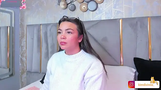 Snapshot of KimDevinne chatting on 6, 3, 2025 KimDevinne online show from 6, 3, 2025