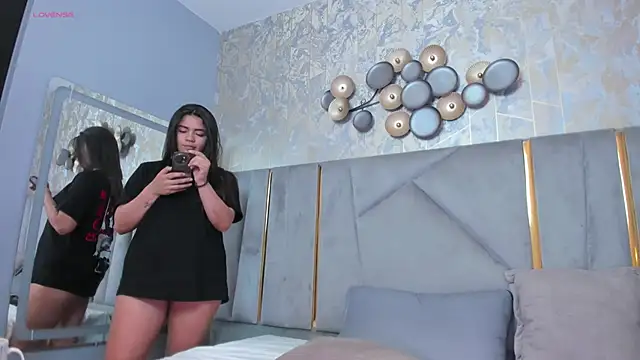 Snapshot of KimDevinne chatting on 12, 9, 2025 KimDevinne online show from 12, 9, 2025