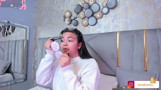 Snapshot of KimDevinne chatting on 15, 3, 2025 KimDevinne online show from 15, 3, 2025