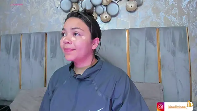 Snapshot of KimDevinne chatting on 9, 10, 2025 KimDevinne online show from 9, 10, 2025