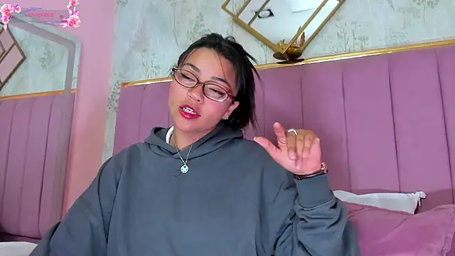 Snapshot of KimDevinne chatting on 18, 2, 2026 KimDevinne online show from 18, 2, 2026