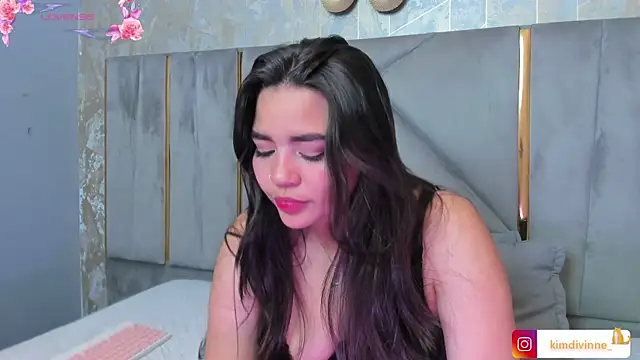 Snapshot of KimDevinne chatting on 22, 10, 2025 KimDevinne online show from 22, 10, 2025