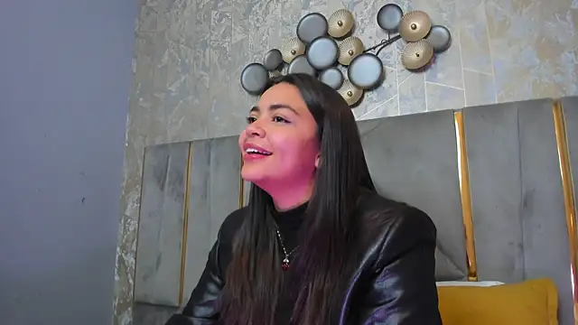 Snapshot of KimDevinne chatting on 23, 11, 2025 KimDevinne online show from 23, 11, 2025