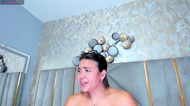 Snapshot of KimDevinne chatting on 8, 2, 2026 KimDevinne online show from 8, 2, 2026