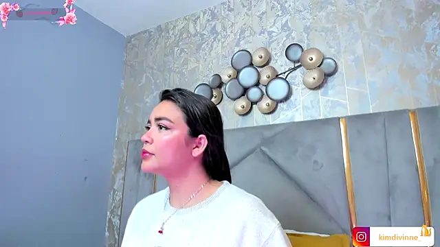 Snapshot of KimDevinne chatting on 20, 11, 2025 KimDevinne online show from 20, 11, 2025