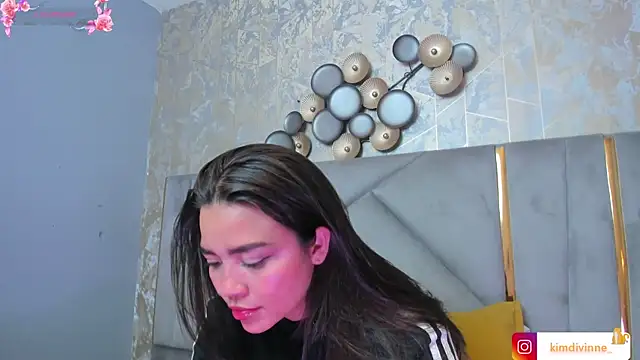 Snapshot of KimDevinne chatting on 13, 11, 2025 KimDevinne online show from 13, 11, 2025