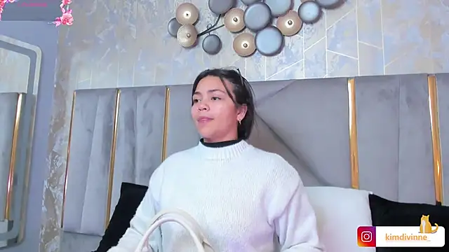 Snapshot of KimDevinne chatting on 8, 3, 2025 KimDevinne online show from 8, 3, 2025