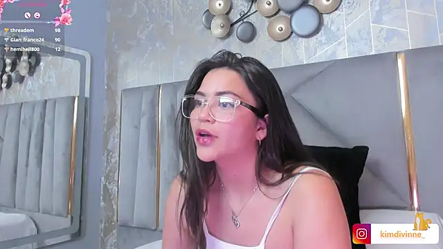 Snapshot of KimDevinne chatting on 9, 3, 2025 KimDevinne online show from 9, 3, 2025