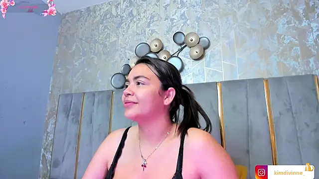 Snapshot of KimDevinne chatting on 14, 11, 2025 KimDevinne online show from 14, 11, 2025