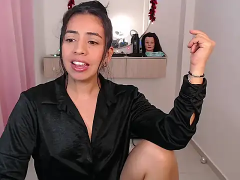 Snapshot of anngela01 chatting on 3, 12, 2025 anngela01 online show from 3, 12, 2025