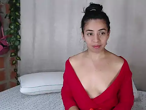 Snapshot of anngela01 chatting on 2, 2, 2025 anngela01 online show from 2, 2, 2025