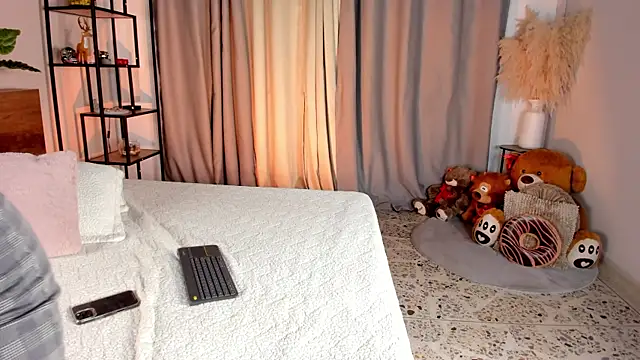 amber maxwell online show from 4, 4, 2026