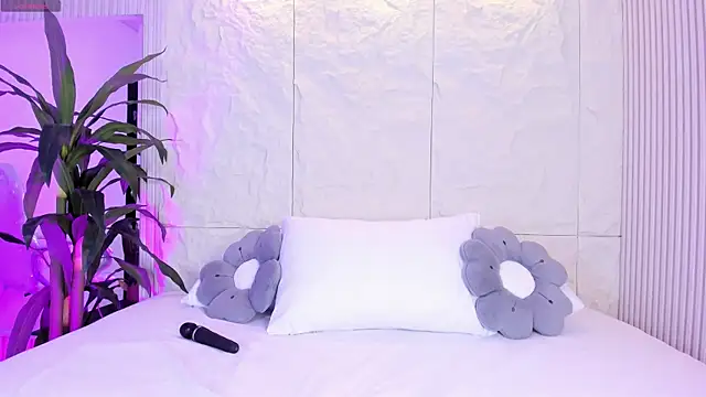 AnahinClar online show from 4, 4, 2026