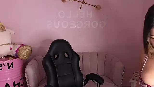 Snapshot of emmalee_01a chatting on 20, 2, 2025 emmalee 01a online show from 20, 2, 2025