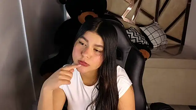 Snapshot of emmalee_01a chatting on 6, 2, 2025 emmalee 01a online show from 6, 2, 2025