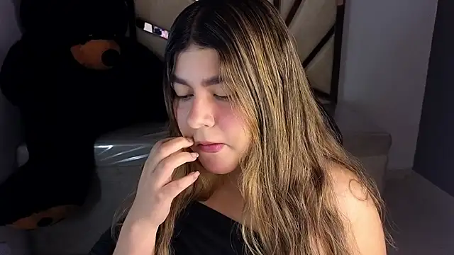 Snapshot of emmalee_01a chatting on 8, 3, 2025 emmalee 01a online show from 8, 3, 2025