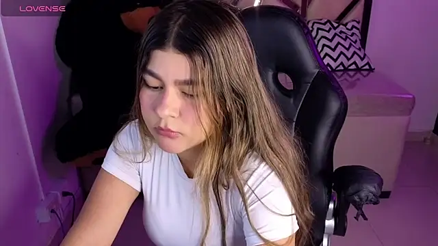 Snapshot of emmalee_01a chatting on 7, 3, 2025 emmalee 01a online show from 7, 3, 2025