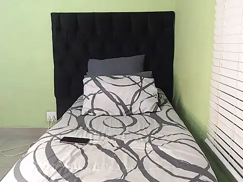 ThickPearlx23 online show from 6, 11, 2025