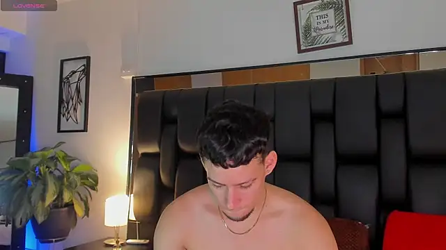 JadeSmiith  online show from 14, 10, 2025