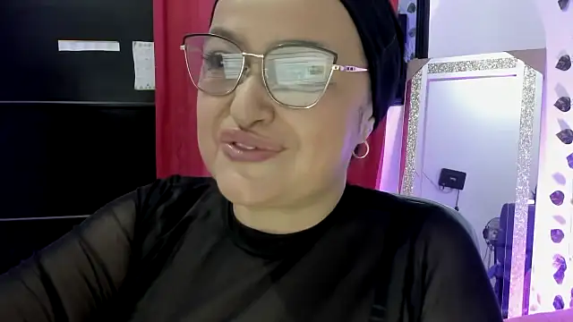 Gia Nahomi online show from 2, 10, 2025