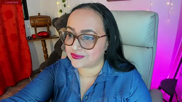 Gia Nahomi online show from 15, 4, 2026