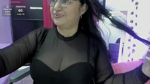 Gia Nahomi online show from 27, 9, 2025