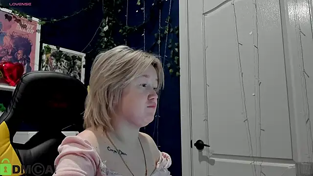 Snapshot of Sara_Robinson chatting on 13, 5, 2026 Sara Robinson online show from 13, 5, 2026
