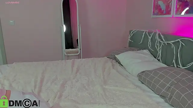 Sara Robinson online show from 9, 9, 2025