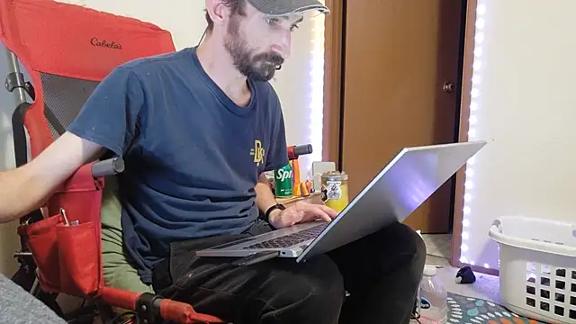 Snapshot of SlammyDjr chatting on 8, 7, 2026 SlammyDjr online show from 8, 7, 2026