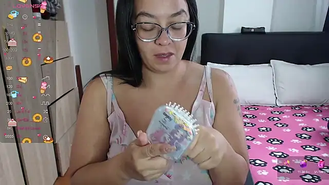 Snapshot of miia-big1boobs_ chatting on 3, 3, 2025 miia-big1boobs online show from 3, 3, 2025