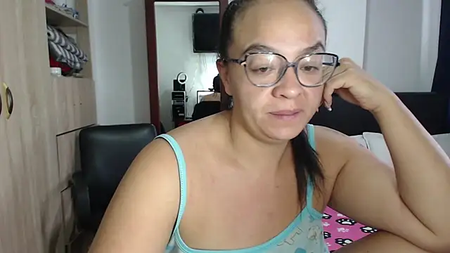 Snapshot of miia-big1boobs_ chatting on 6, 3, 2025 miia-big1boobs online show from 6, 3, 2025