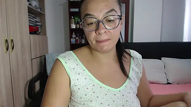 Snapshot of miia-big1boobs_ chatting on 17, 3, 2025 miia-big1boobs online show from 17, 3, 2025