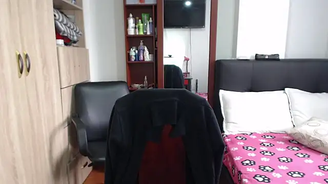 Snapshot of miia-big1boobs_ chatting on 5, 3, 2025 miia-big1boobs online show from 5, 3, 2025