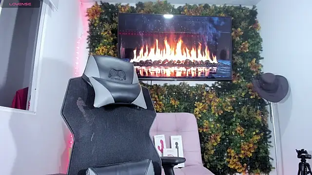 emily palmeer online show from 15, 4, 2026