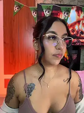 Snapshot of Tamara_Roberts1 chatting on 5, 7, 2026 Tamara Roberts1 online show from 5, 7, 2026