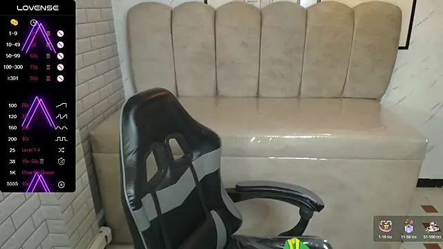 Snapshot of _Charlotte_v chatting on 30, 11, 2025 Charlotte v online show from 30, 11, 2025