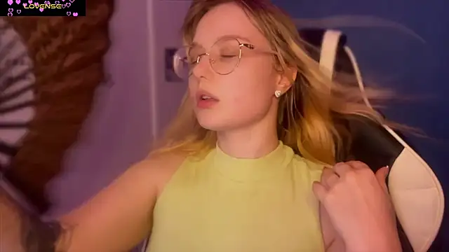 JacyWinslat online show from 6, 3, 2025